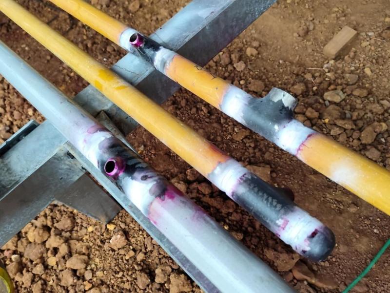 Tubulações com soldas preparadas para inspeção