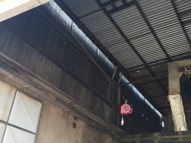 Cobertura industrial com linha de vida